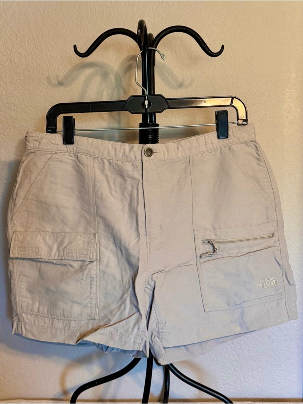 The North Face Women's Light Tan Cargo Shorts - L